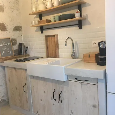 Gite Au Petit Bonheur Chateldon Esterno foto
