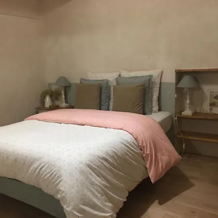 Gite Au Petit Bonheur Chateldon Esterno foto